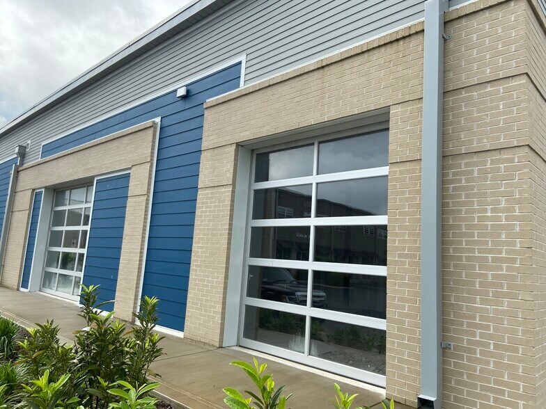 More Photos Of 4920 Port Royal Rd, Spring Hill Storefront For Lease