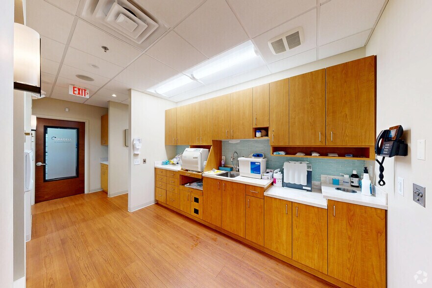 More Photos Of 555 Kinderkamack Rd, Oradell Medical For Sale