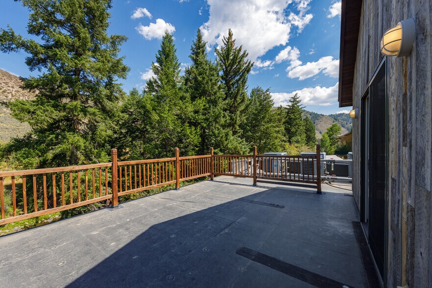 More Photos Of 40833 Highway 6, Avon General Retail For Sale