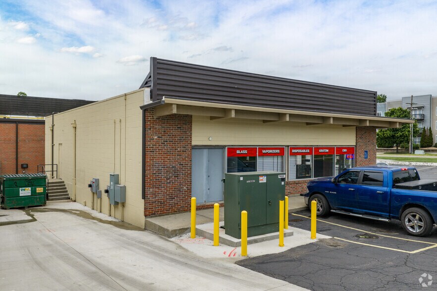 More Photos Of 1620-1620 SW Washburn Ave, Topeka General Retail For Sale