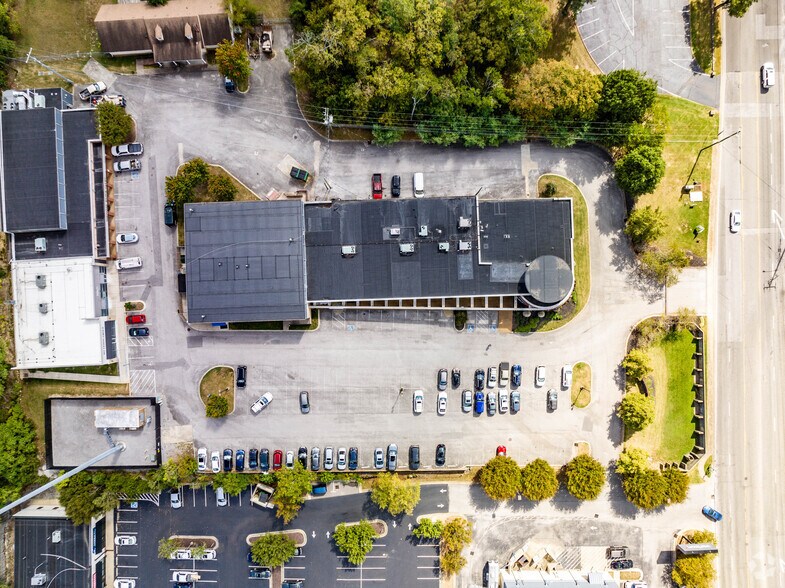 More Photos Of 5714 Edmondson Pike, Nashville Freestanding For Sale