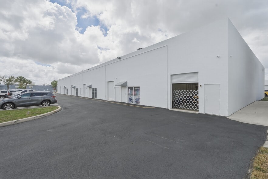 More Photos Of 6700-6724 NW 72nd Ave, Miami Unknown For Lease