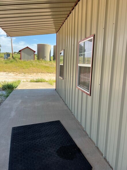 More Photos Of 13616 N 2920 Rd, Dover Warehouse For Sale