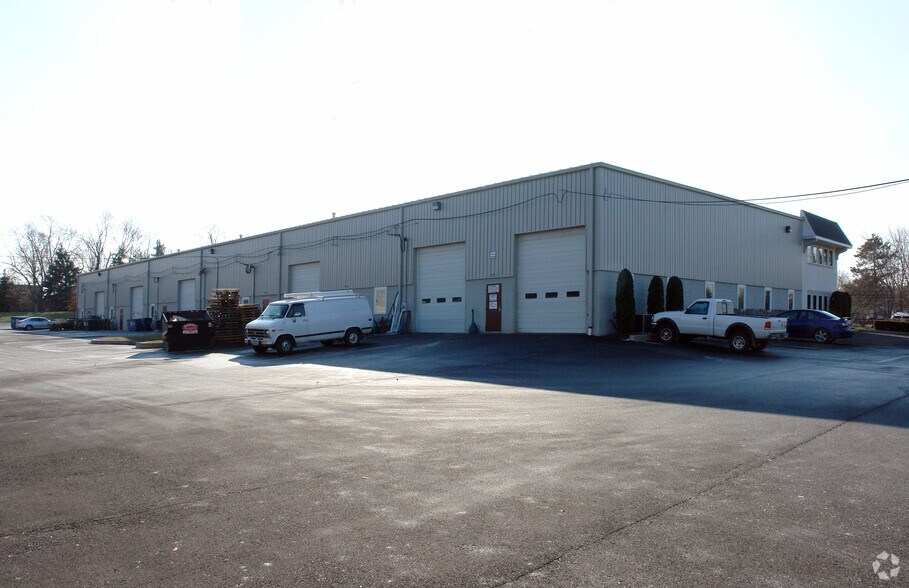 More Photos Of 6181 Kellers Church Rd, Plumsteadville Light Distribution For Sale