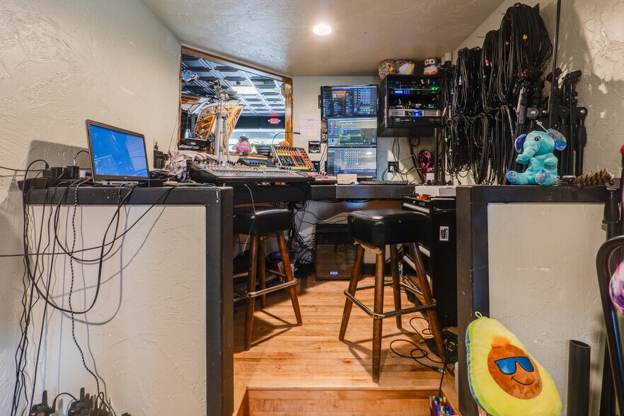 More Photos Of 844 Olive St, Eugene Restaurant For Lease