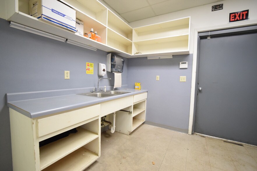 More Photos Of 2 N Greenwood Ave, Ware Shoals Freestanding For Sale