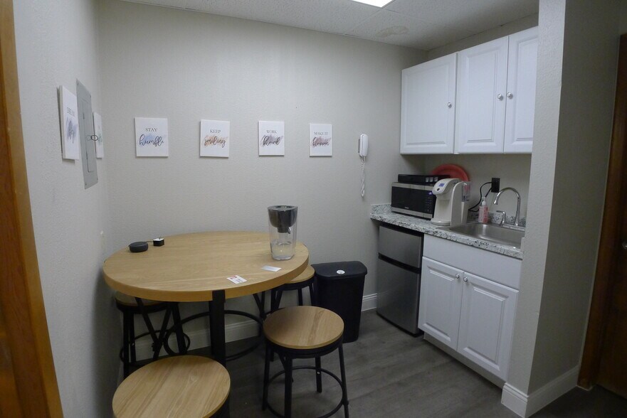 More Photos Of 15321 San Pedro Ave, San Antonio Medical For Lease