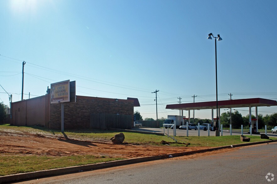 More Photos Of 1401 E Memorial Rd, Edmond Convenience Store For Lease