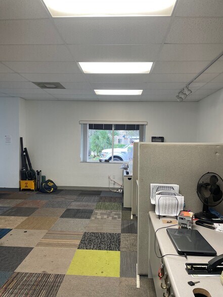 More Photos Of 1497 Rail Head Blvd, Naples Manufacturing For Sale