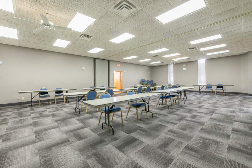 More Photos Of 210 W Spring St, Freeport Office For Sale