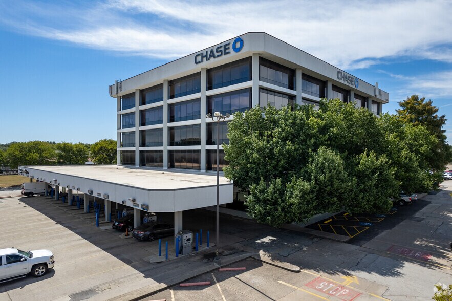 More Photos Of 1600 E Pioneer Pky, Arlington Medical For Lease