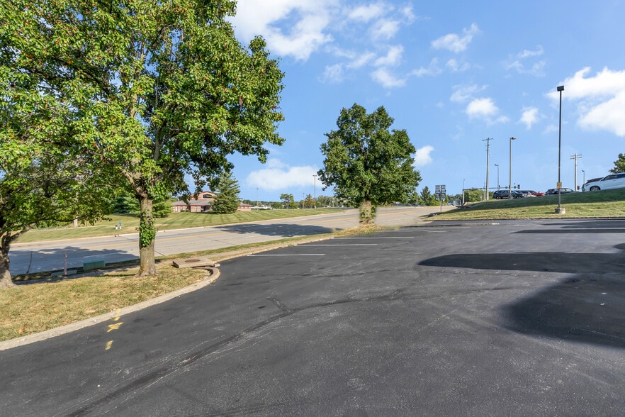 More Photos Of 1565 Kisker Rd, Saint Charles Office For Sale