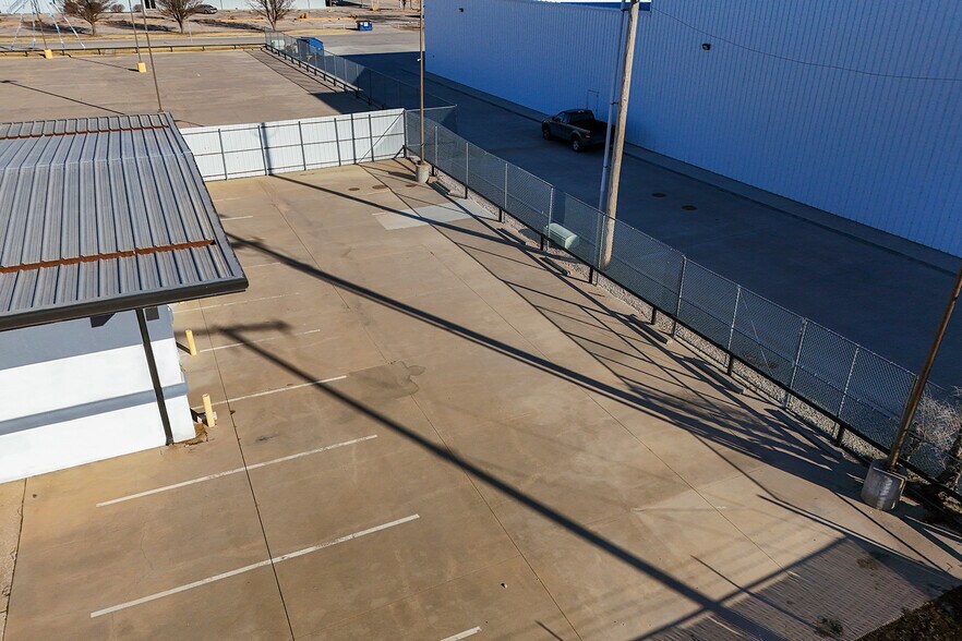 More Photos Of 11209 W Kellogg, Wichita Auto Dealership For Sale