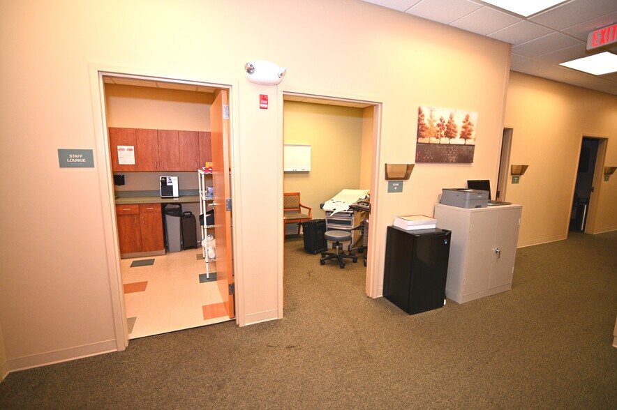 More Photos Of 2960 Technology Pl, Waldorf Research And Development For Lease