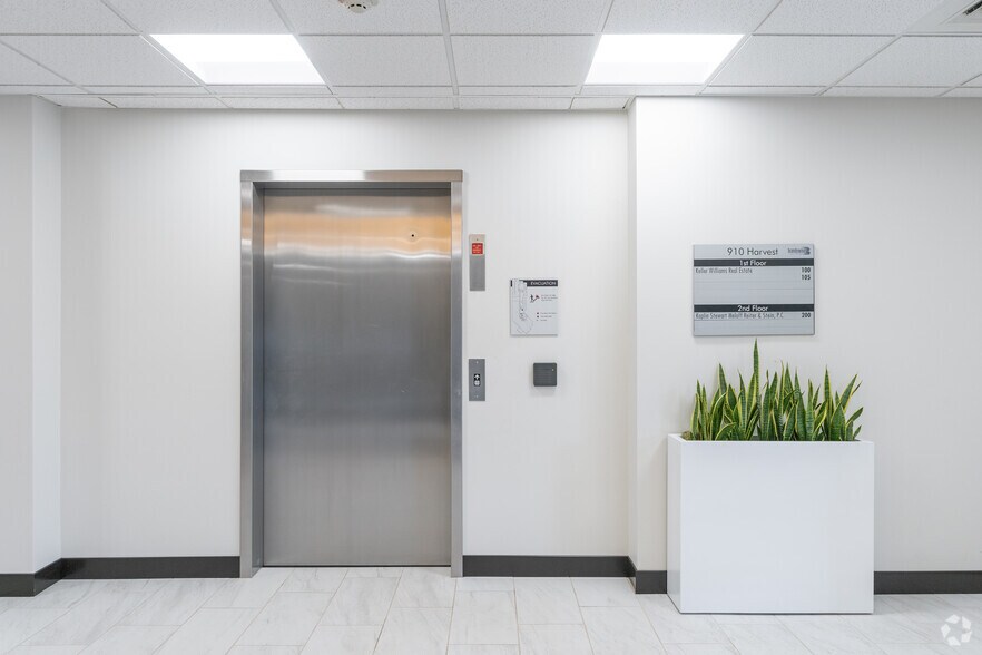 More Photos Of 925 Harvest Dr, Blue Bell Unknown For Lease