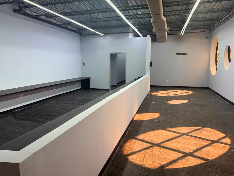 Primary Photo Of 250 Jackson Ave, Bronx Storefront Retail Office For Lease