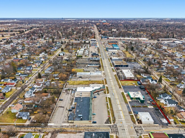 More Photos Of 1052-1072 W Huron St, Waterford Freestanding For Lease