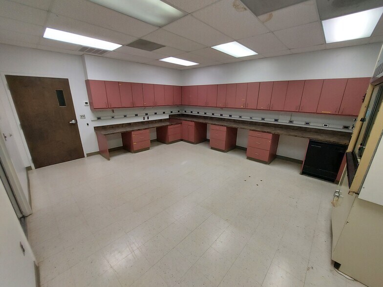 More Photos Of 625 Hutton St, Raleigh Showroom For Lease