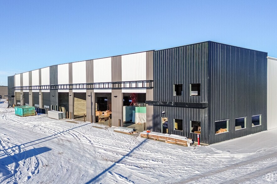 More Photos Of 6 Wrangler Pl, Rocky View C Service For Lease