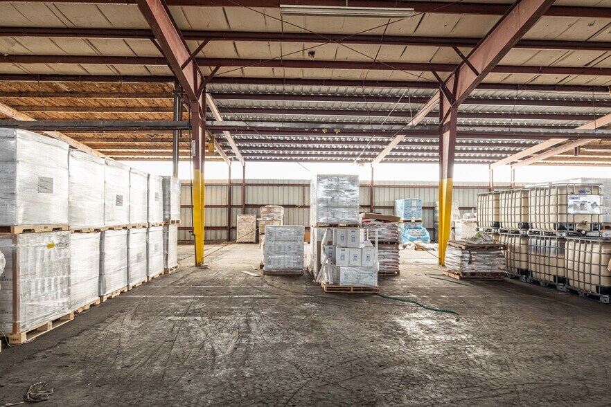 More Photos Of 3710-3719 E Us-90, Lake City Manufacturing For Lease