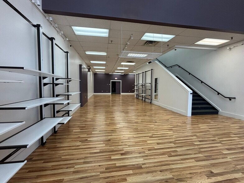 More Photos Of 9 Bow St, Freeport General Retail For Sale