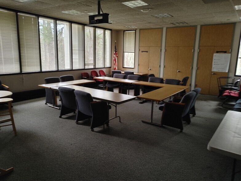 More Photos Of 2700 SW 13th St, Gainesville Office For Lease