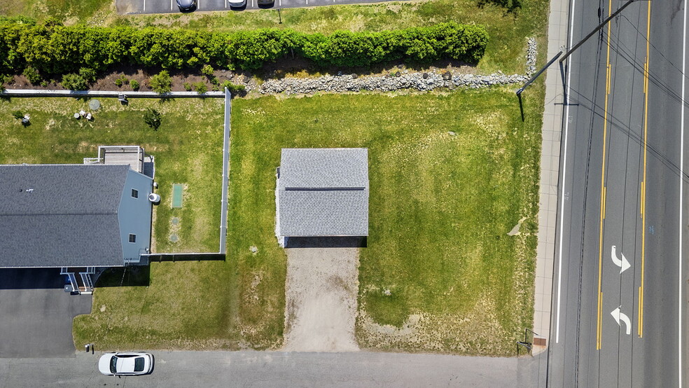More Photos Of 3055 E Main Rd, Portsmouth Flex For Sale
