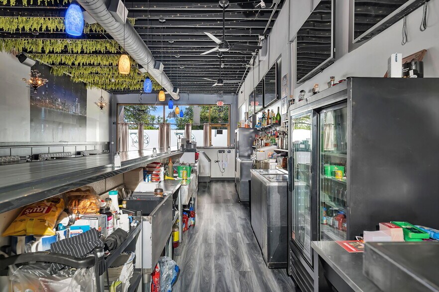 More Photos Of 307 N Chicago St, Joliet Storefront For Lease