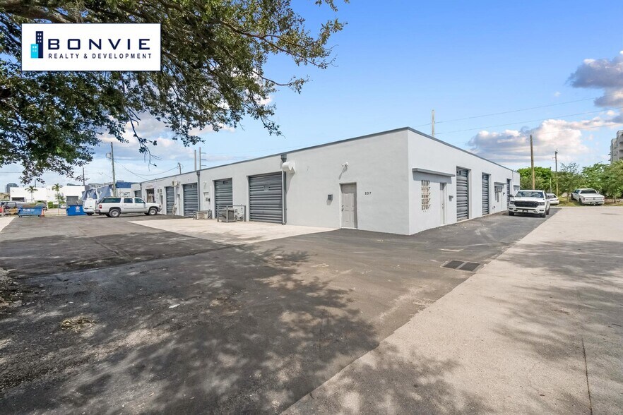 Primary Photo Of 201-215 SW 21st St, Fort Lauderdale Warehouse For Sale