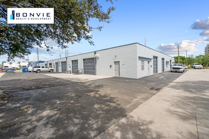 More Photos Of 201-215 SW 21st St, Fort Lauderdale Warehouse For Sale
