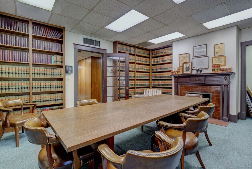 More Photos Of 14 S 5th Ave, Wilmington Office For Sale