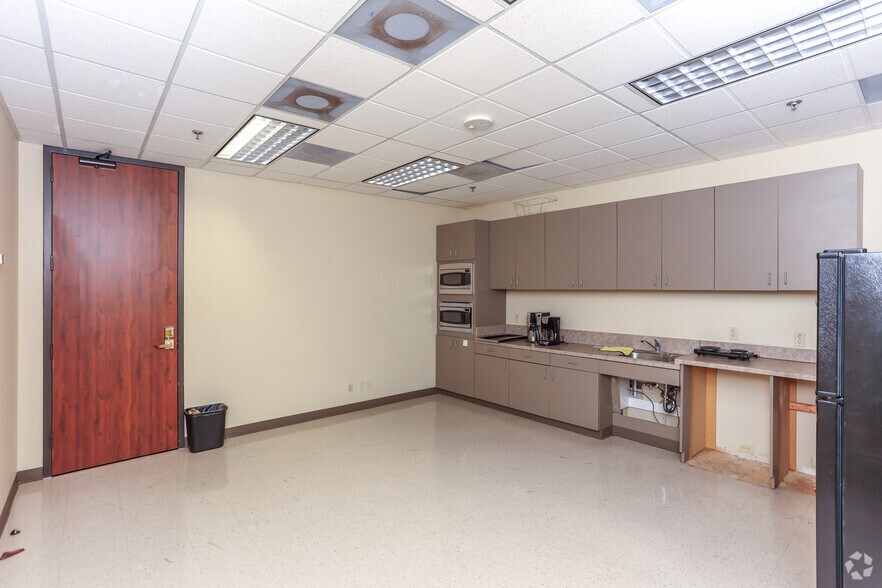 More Photos Of 450 E John Carpenter Fwy, Irving Office For Lease