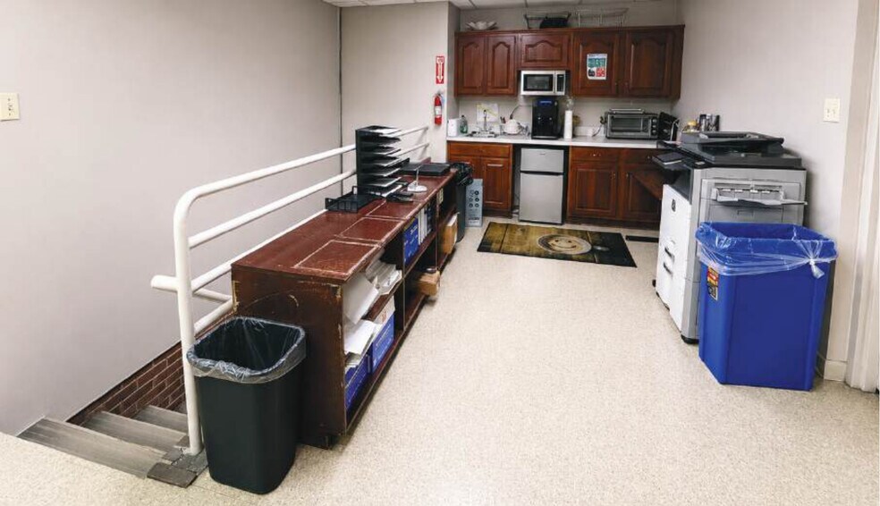 More Photos Of 3256 Colvin St, Alexandria Flex For Lease