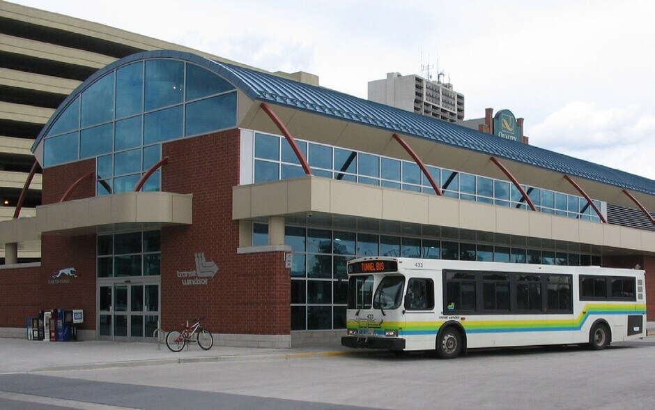 More Photos Of 1 Riverside Dr W, Windsor Office For Lease