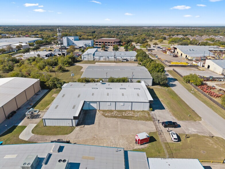 More Photos Of 1200 N Commercial Blvd, Arlington Warehouse For Lease