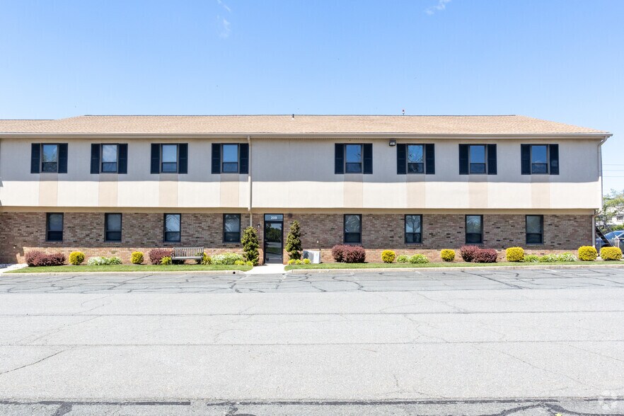 More Photos Of 251-275 Wall St, Princeton Office For Lease