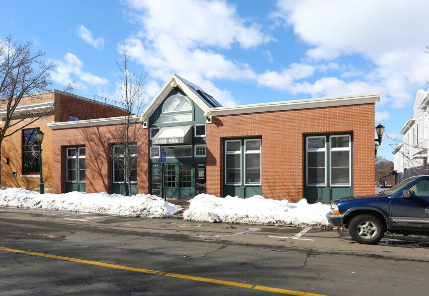 More Photos Of 954-960 Main St, Branford Medical For Lease