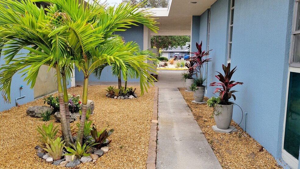 More Photos Of 4100-4158 5th Ave N, Saint Petersburg Coworking Space