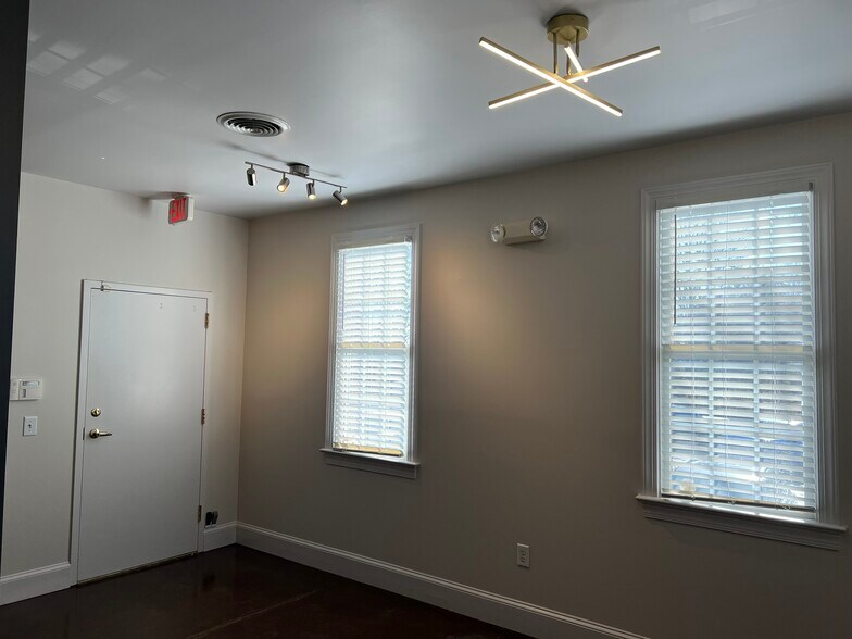 More Photos Of 727 W Hargett St, Raleigh Office Residential For Lease