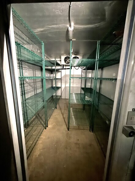 More Photos Of 2502 Highway 87, Navarre Specialty For Sale