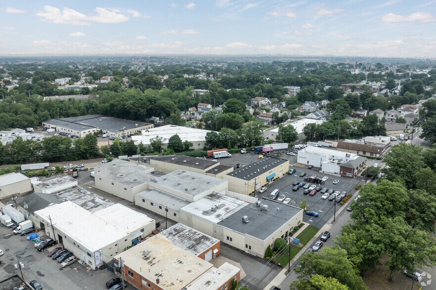 More Photos Of 300 Colfax Ave, Clifton Showroom For Lease