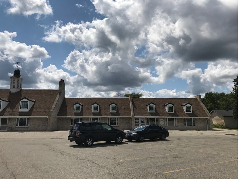 More Photos Of W173N9170 Saint Francis Dr, Menomonee Falls General Retail For Sale