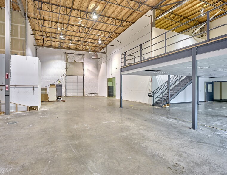 More Photos Of 12125 Harbour Reach Dr, Mukilteo Light Manufacturing For Lease