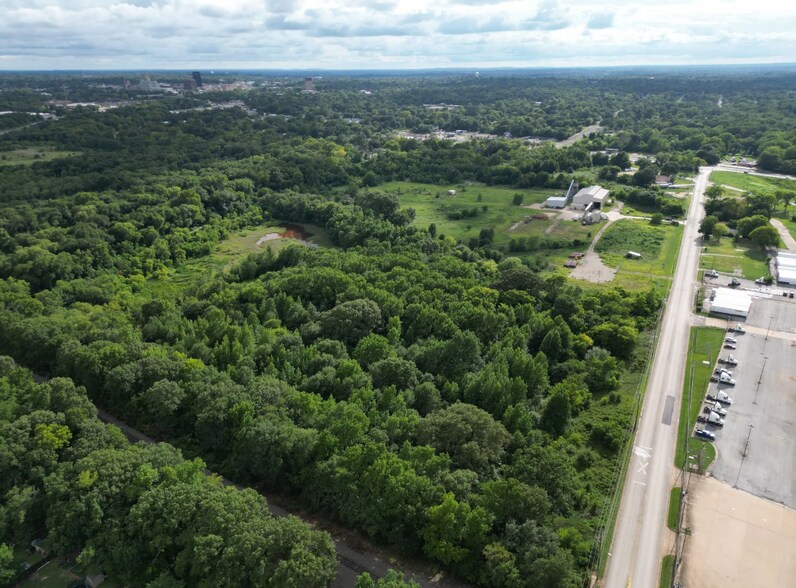 More Photos Of 1775 E Duncan St, Tyler Industrial For Sale