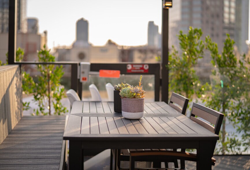 More Photos Of 521-527 W 7th St, Los Angeles Coworking Space