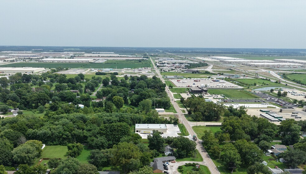 More Photos Of 715 E Chain of Rocks Rd, Granite City Freestanding For Sale