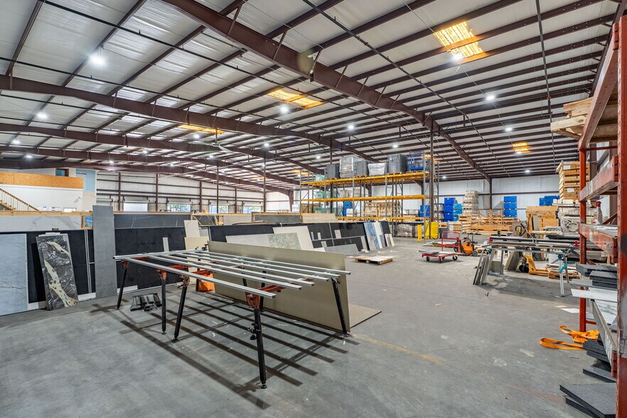 More Photos Of 3520 Old Metro Pky, Fort Myers Warehouse For Lease