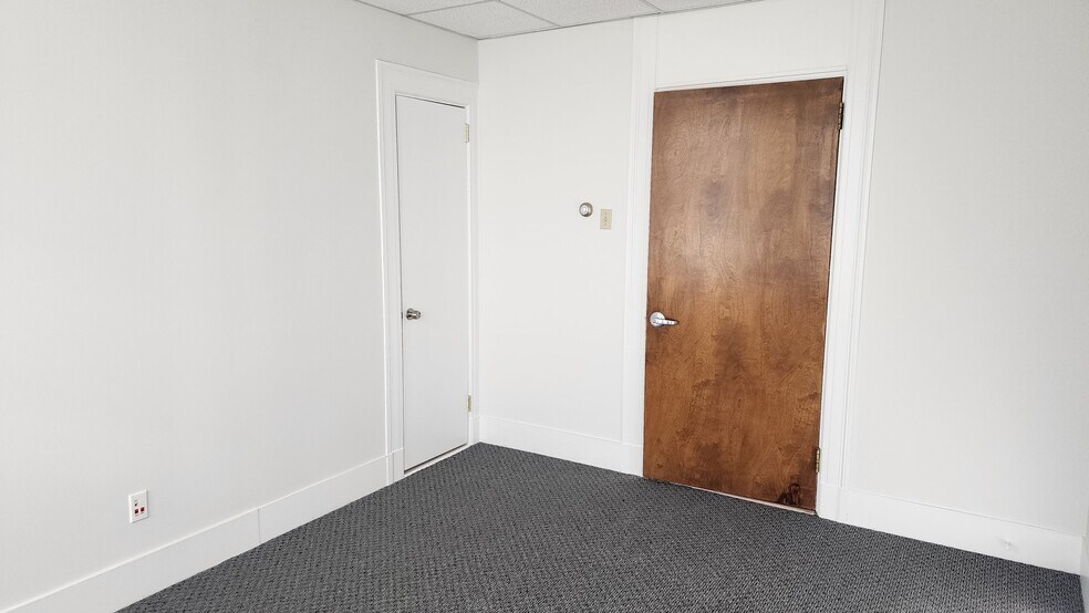 More Photos Of 14-18 Broadway, Taunton Storefront Retail Office For Lease