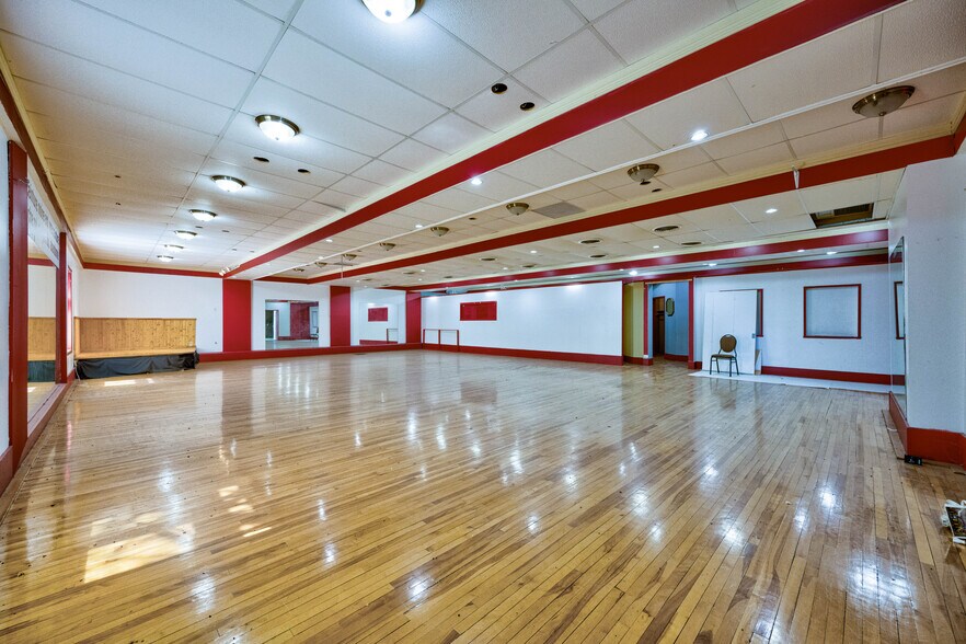 More Photos Of 312-330 Saint-Jacques Rue, L'assomption Flex For Sale