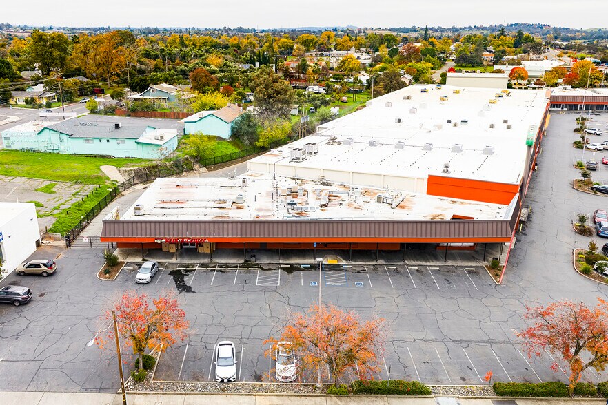 More Photos Of 1815-1985 Oro Dam Blvd E, Oroville Department Store For Sale